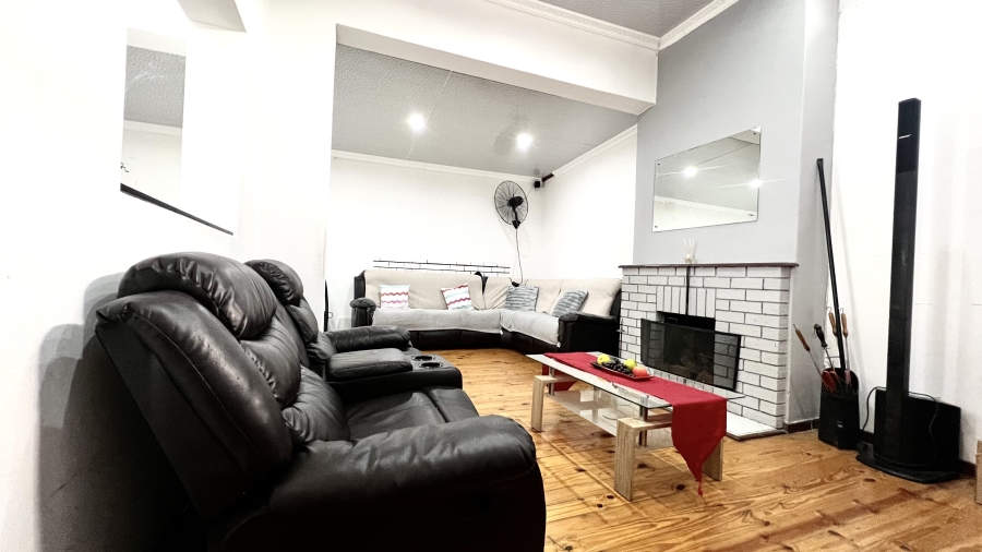 To Let 2 Bedroom Property for Rent in Rugby Western Cape